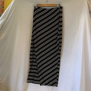 WHBM Small wrap skirt, very soft! EUC, B&W, lined